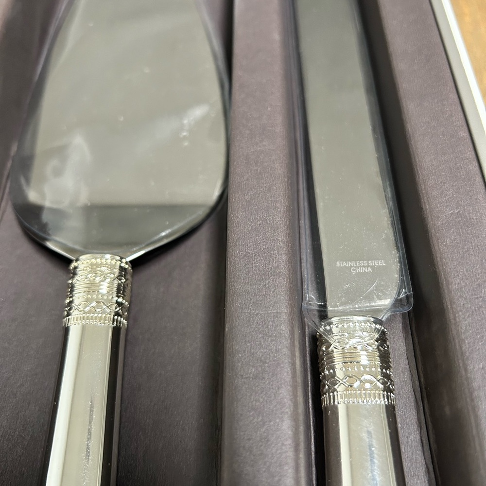Vera Wang Wedding Cake Cutting Set